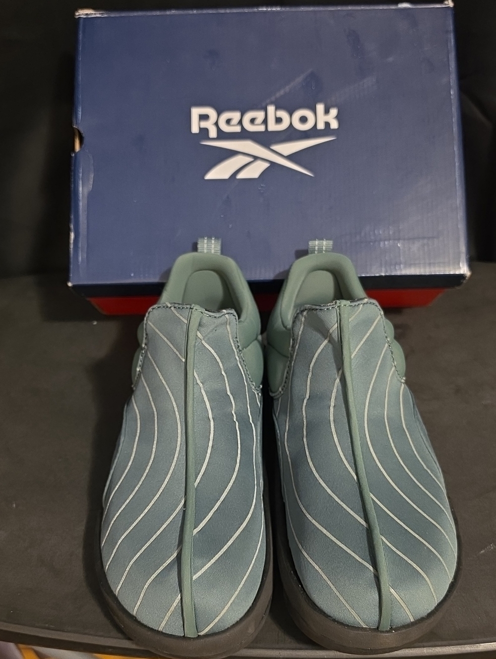 FOR SALE BRAND NEW REEBOK BEATNIK MOC UNISEX SIZE 10 MENS/ 11.5 WOMENS.